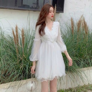 [Hàng oder] Váy voan trắng cổ chữ V đính hoa