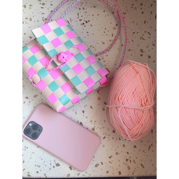 Túi đan đeo chéo ton pastel xinh xắn