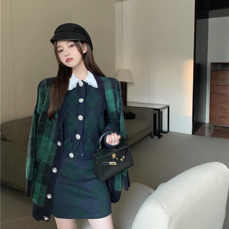 Set Áo khoác cardigan dáng dài+ Áo polo len + chân váy len Freesize