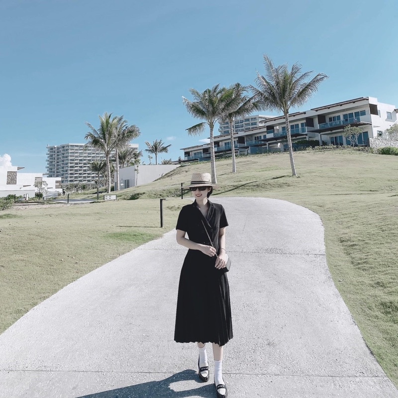 VN592 - VÁY ĐEN DÁNG DÀI CỔ VEST CHÂN DẬP LI