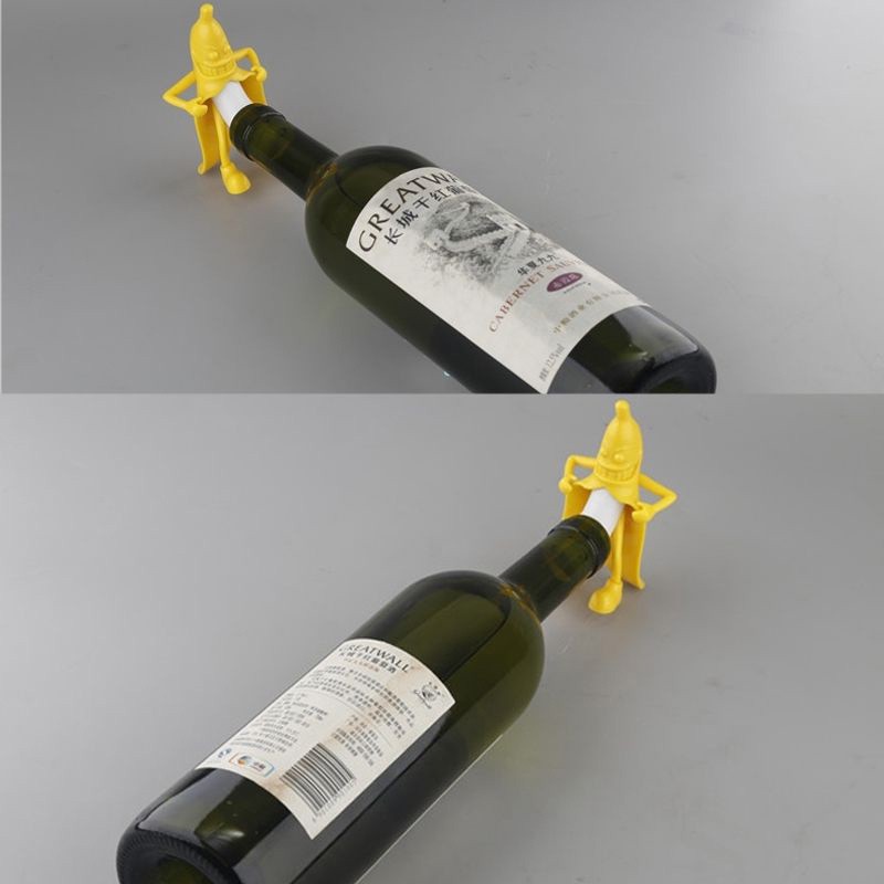 Nút chặn mở nắp chai rượu màu vàng hình trái chuối