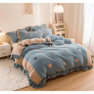 Bộ chăn ga nỉ nhung sữa viền bèo thêu tim đẹp xuất sắc