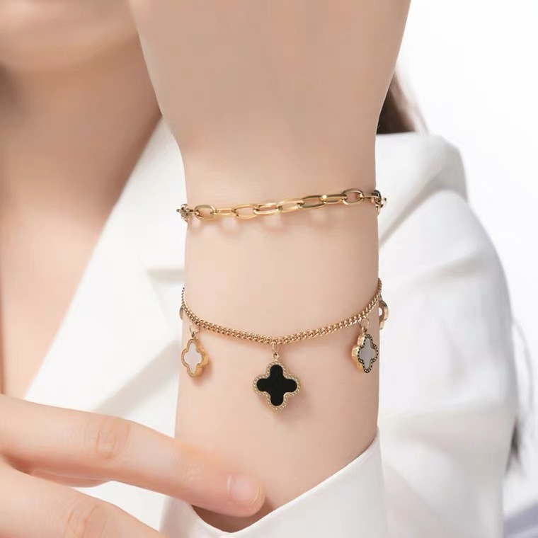 Vòng Tay Phong Cách Hàn Quốc Đơn Giản Cho Nữ | Dây Chuyền Titan Hai Lớp Hình Cỏ Bốn Lá | Phong Cách Chic Không Phai Màu 18k | Túi Xách Họa Tiết Hoa Xinh Xắn Cho Nữ