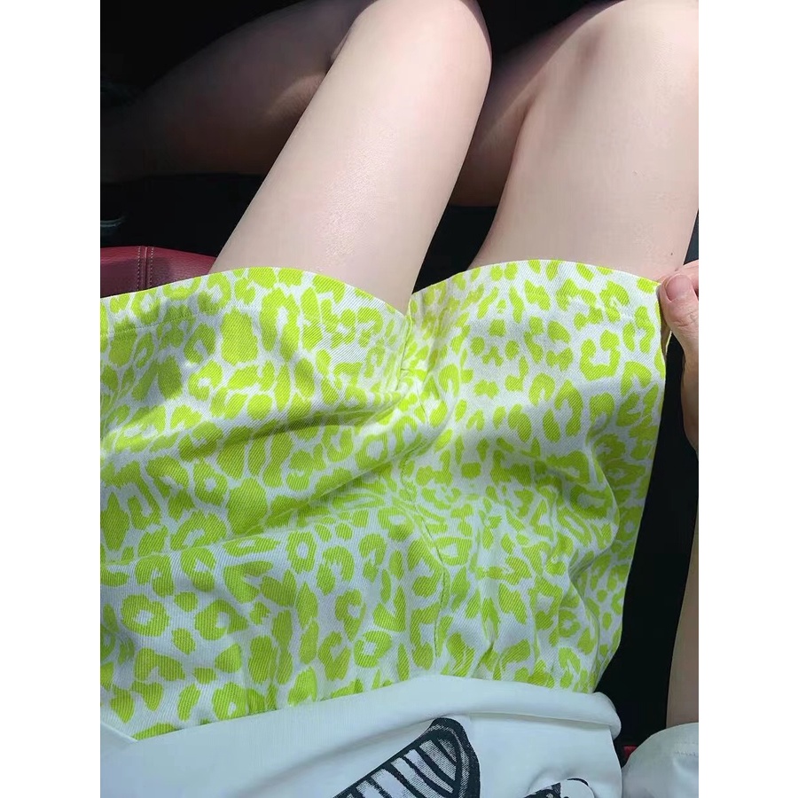 Quần Short Thể Thao Lưng Cao Ống Rộng Họa Tiết Da Báo Màu Xanh Lá Huỳnh Quang Phong Cách Hàn Quốc Dành Cho Nữ