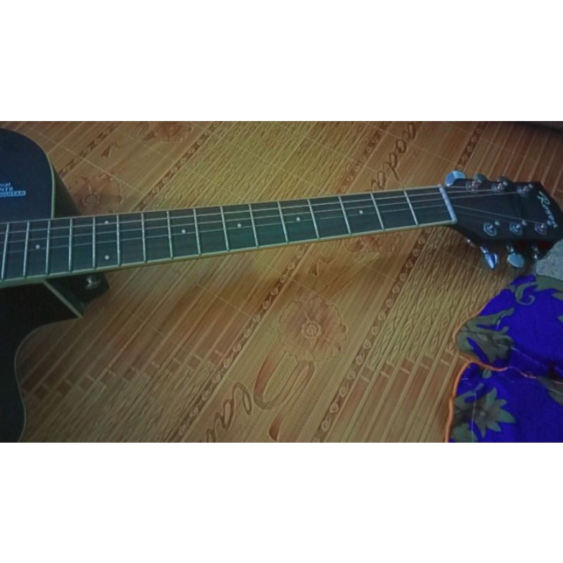 Pass đàn guitar Rosen G11 kèm capo, pick, dây