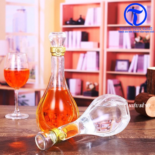 Chai đựng rượu thủy tinh 500 ml cao cấp - Mẫu Giọt nước có khoá vàng
