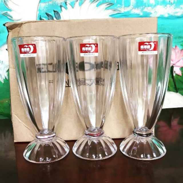 Ly sinh tố, trà sữa cao cấp