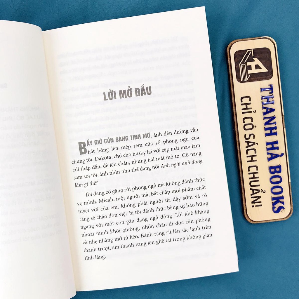 Sách - Chris Giáp Mặt Với Ung Thư (Kèm Bookmark) - Cẩm nang toàn diện về hành trình chữa lành căn bệnh ung thư