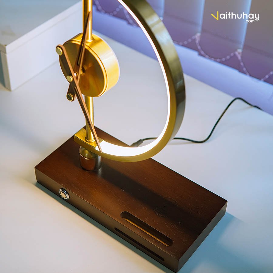 Đèn Trang Trí Đồng Hồ Vaithuhay Clock Lamp Tích Hợp Sạc Không Dây