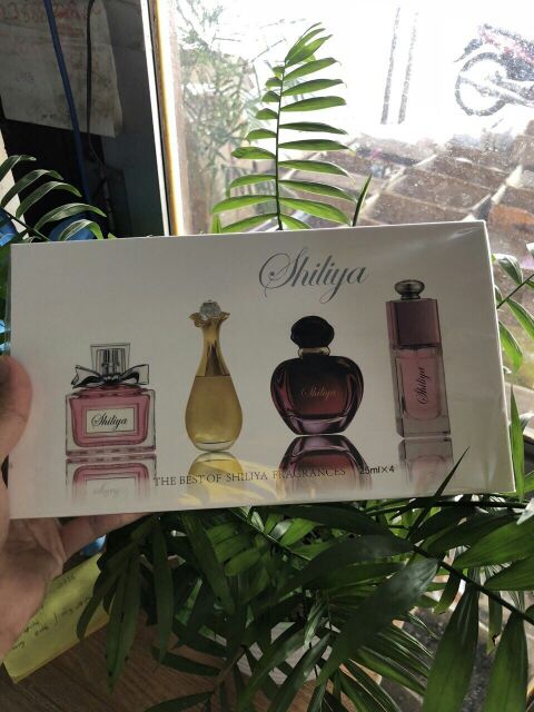 Sét 4 lọ nước hoa lưu hương cực lâu