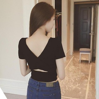 Áo thun màu trơn cổ tim cho nữ