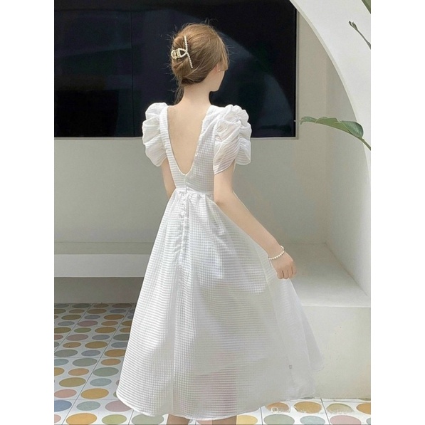 ĐẦM  TRẮNG TAY NHÚN