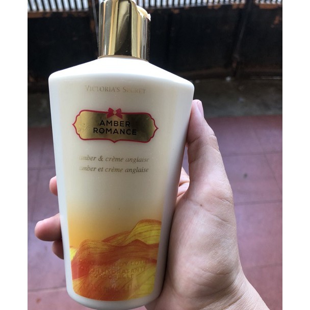 Sữa dưỡng thể Victoria’s Secret Amber Romance 250ml