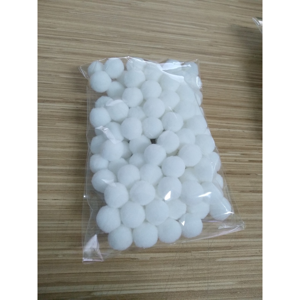 Bông pom pom màu trắng trang trí