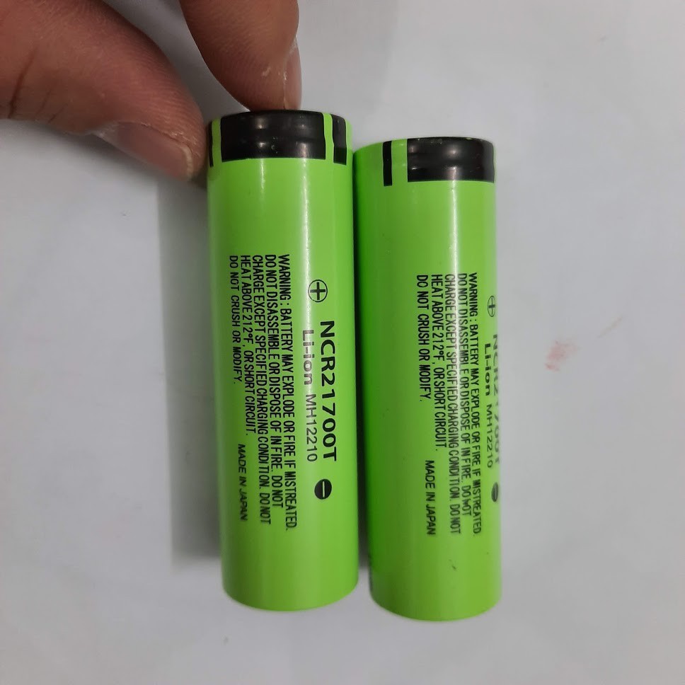 Pin lithium-ion 3.7v 21700 Panasonic 4800mah xả 8A -10A pin 2 đầu phẳng