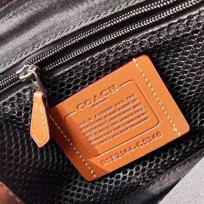Túi Coach Charter Crossbody hộp vuông hoạ tiết unisex