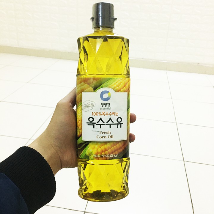 Dầu ăn ngô Hàn quốc Deasang chai 900ml