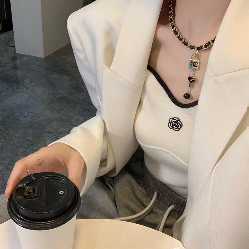 Áo Hai Dây Thêu Họa Tiết Thời Trang Hàn Quốc Cá Tính