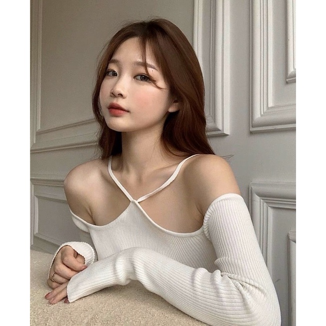 Áo Len Nữ Trễ Vai Kiểu Cổ Yếm Dây Mảnh Dài Tay 2 Màu Trắng Đen | BigBuy360 - bigbuy360.vn