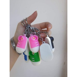Móc Khoá Chiếc Giày Hoa Cúc độc đáo, dễ thương
