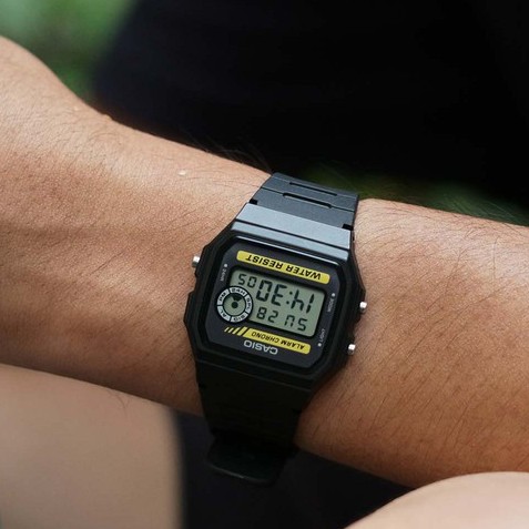 Đồng hồ điện tử nam nữ Vintage huyền thoại chống nước bền bĩ | BigBuy360 - bigbuy360.vn