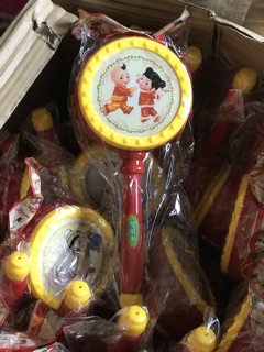Trống lắc cho bé