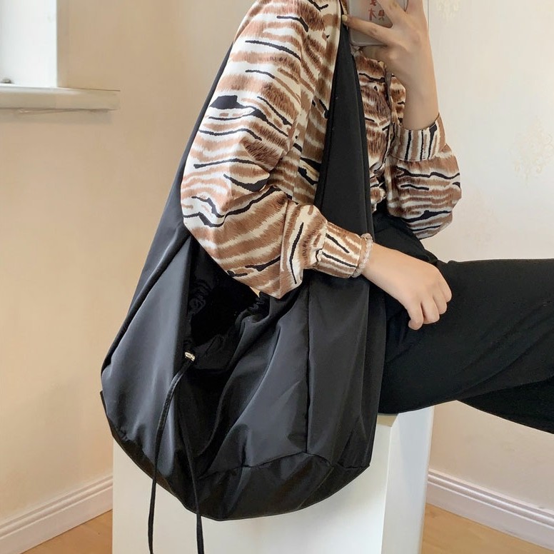 Túi đeo chéo tay nải dây rút vải dù chống nước | BigBuy360 - bigbuy360.vn