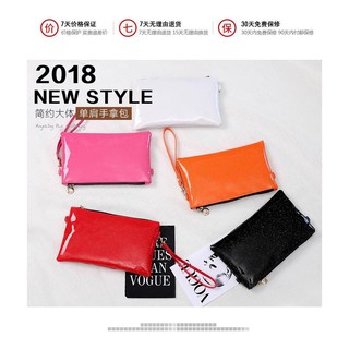 Túi đeo chéo đựng điện thoại.