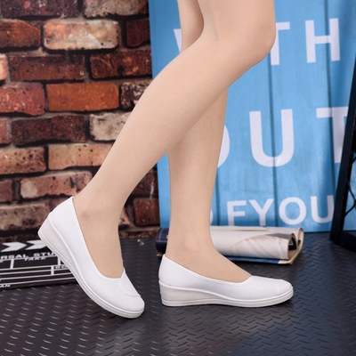 Giày y tá IELGY màu trắng đế thấp thoáng khí thoải mái kích thước 35-40