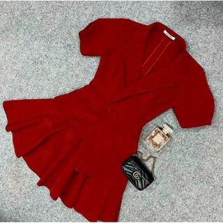 Đầm đỏ vest phối nút chân xếp li