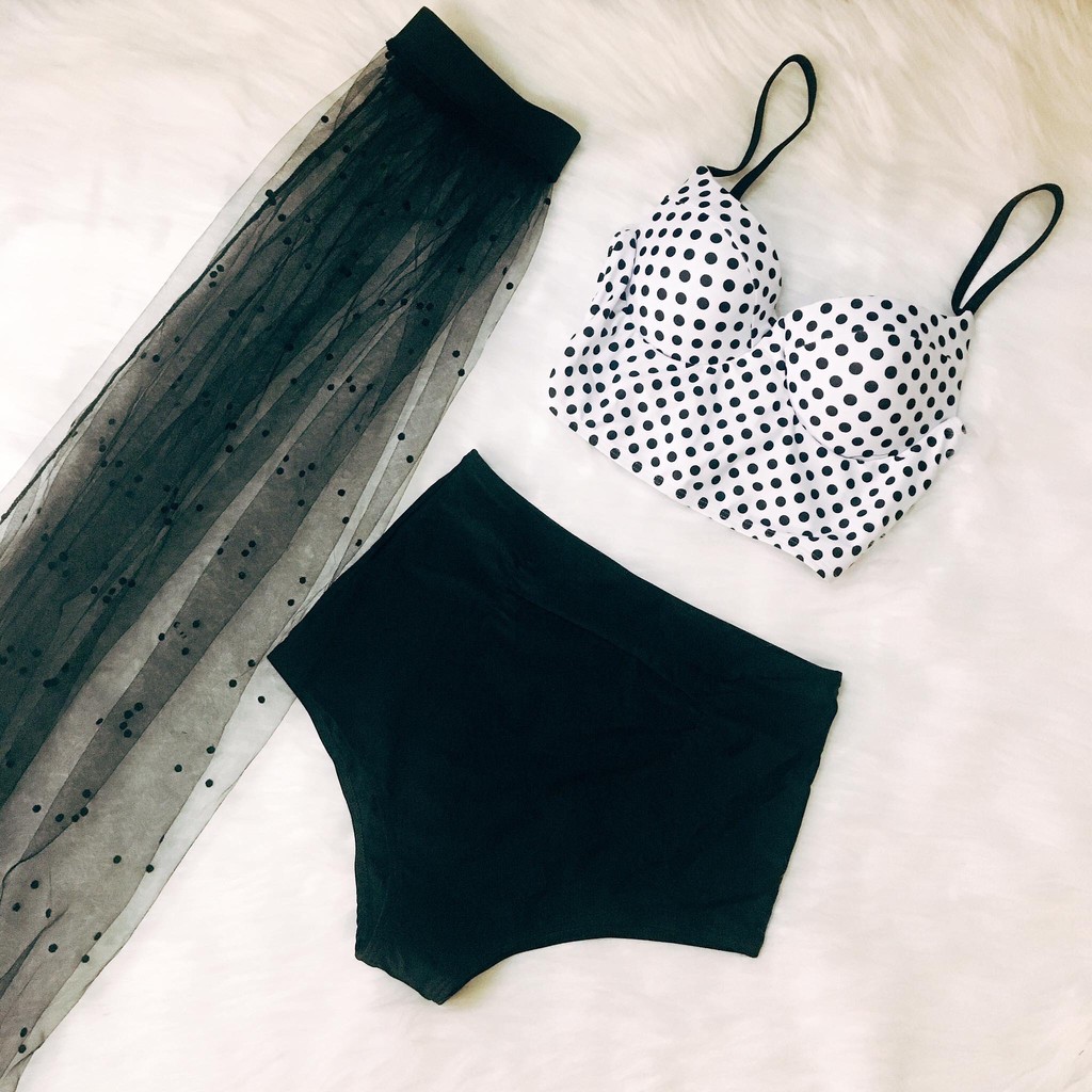 Bikini hai mảnh chấm bi phối váy voan