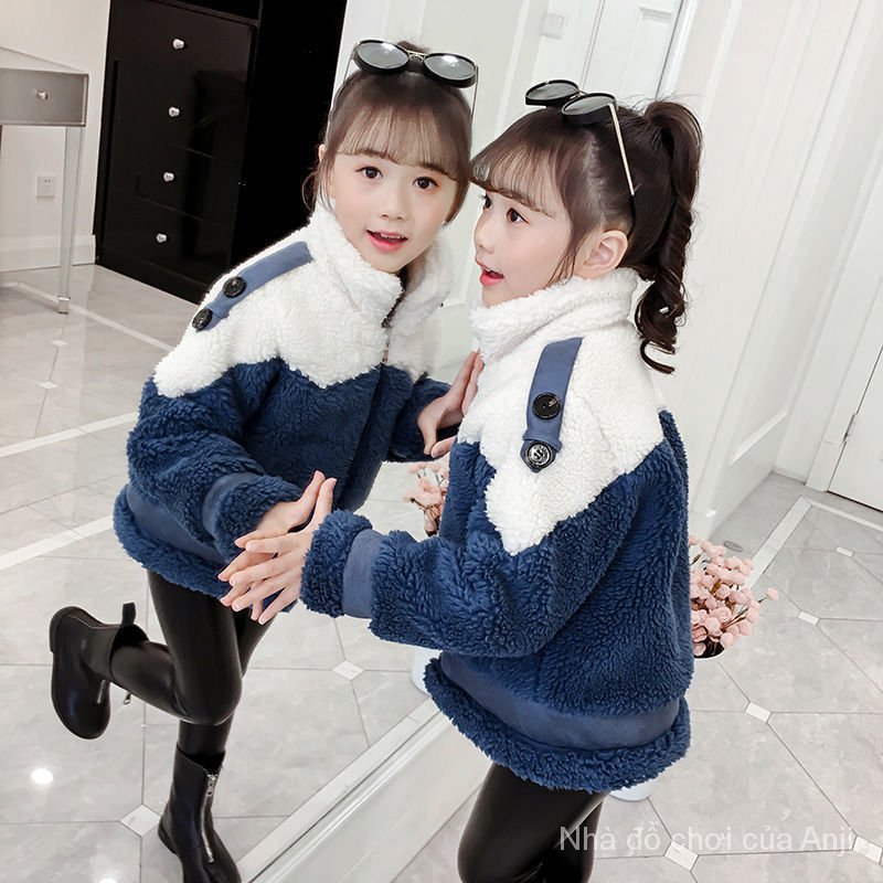 Fashionable autumn and winter little girls coats plus thick velvet to keep warm