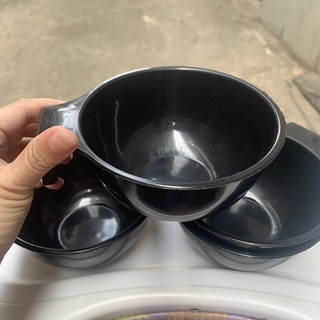 Chén nhuộm tóc chén nhựa pha hóa chất chất liệu nhựa bền thiết kế nhỏ gọn quai cầm