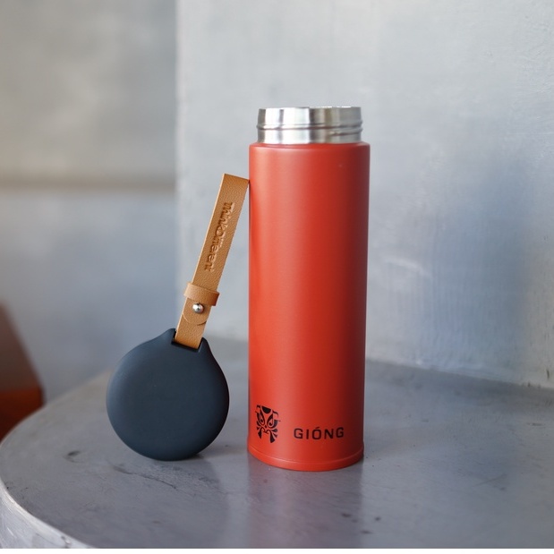 Bình Giữ Nhiệt Inox Kèm Quai Da Nâu Dung Tích 450ml La Fonte x GIÓNG