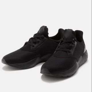 Giày thể thao Bershka chính hãng.
Size: 44