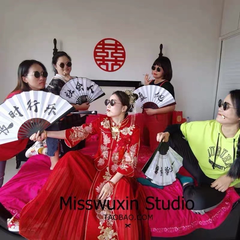 Kính râm thầy bói thời trang gọng đen vàng _ LOOK