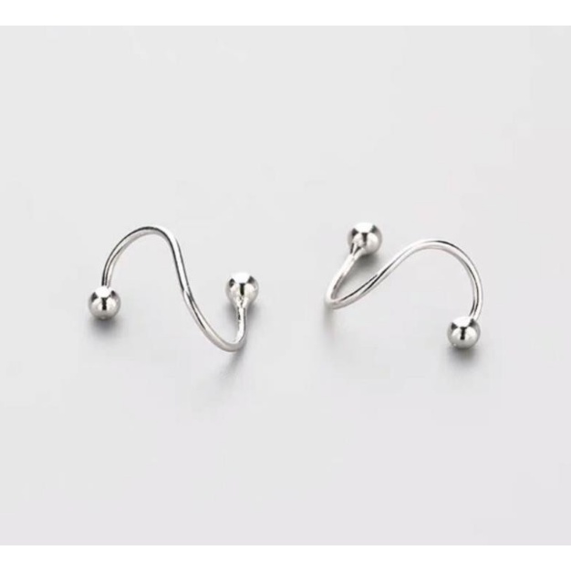 Khuyên tai nữ bạc ta kiểu dáng xoắn chữ s vô cùng dễ thương và xinh xắn