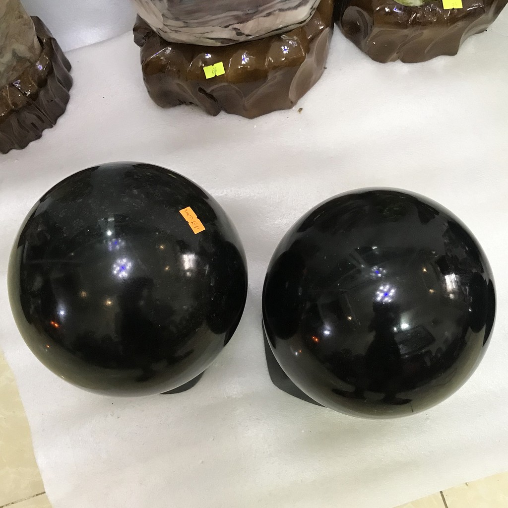 Quả cầu bi đường kính 13 cm đá tự nhiên đen bóng (đá thật) của Việt Nam cho người mạng Mộc và Thủy (nhiều size) | BigBuy360 - bigbuy360.vn