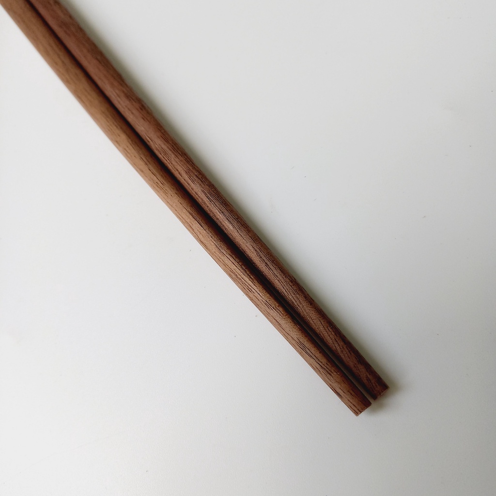 Đũa Gỗ Óc Chó 19cm Tập Ăn Cho Bé, Đũa Ngắn Decor Trang Trí Chụp Ảnh Của Vitrapro