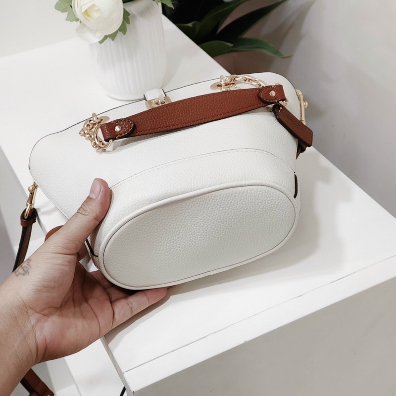 TÚI COACH LANE BUCKET C8399