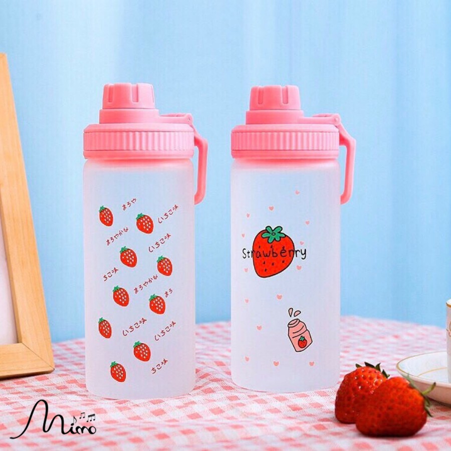 Bình nước cute thủy tinh chịu nhiệt họa tiết dâu tây Strawberry nắp bật có quai cầm tiện lợi dung tích 450ml