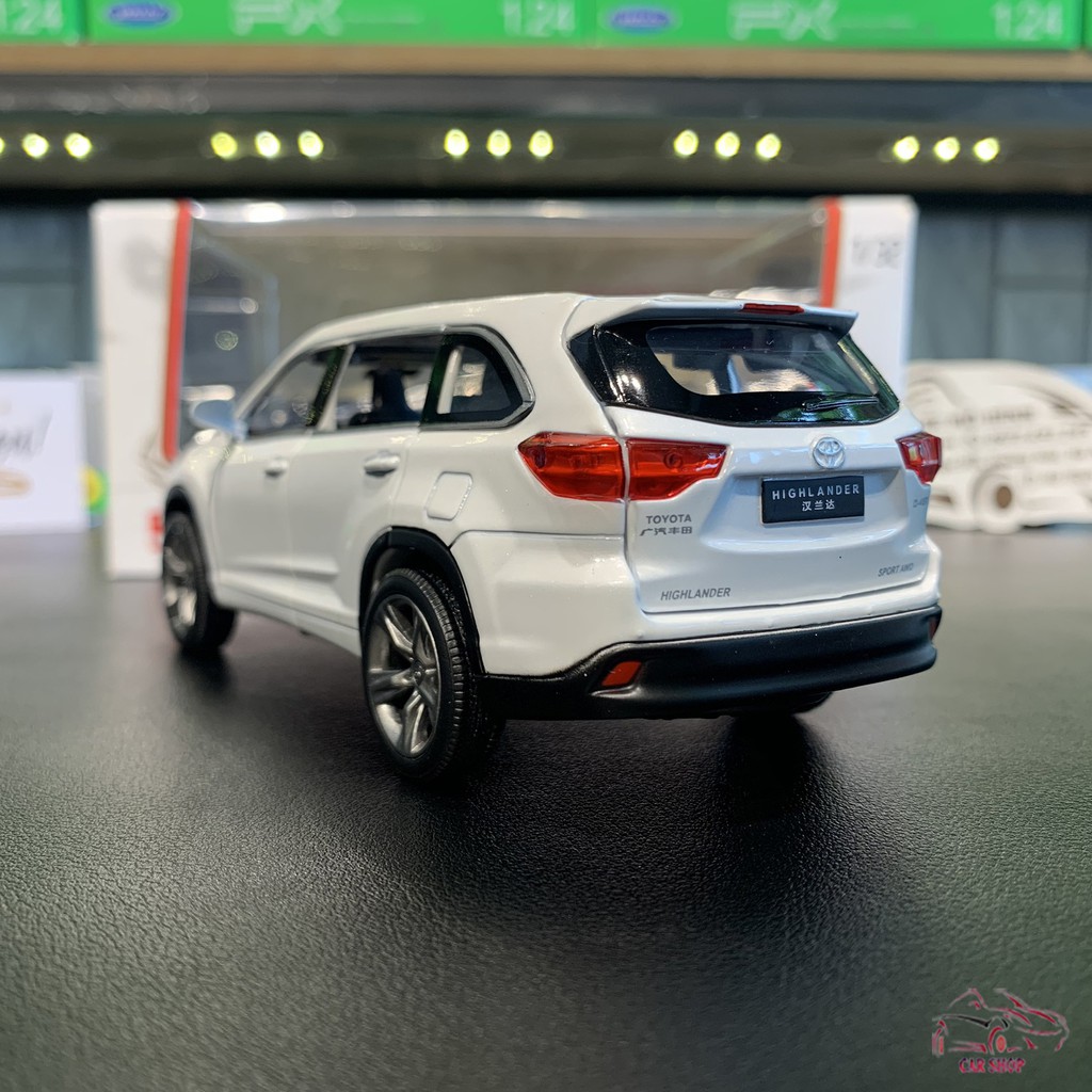 Mô hình xe ô tô Toyota HighLander tỉ lệ 1:32 màu trắng