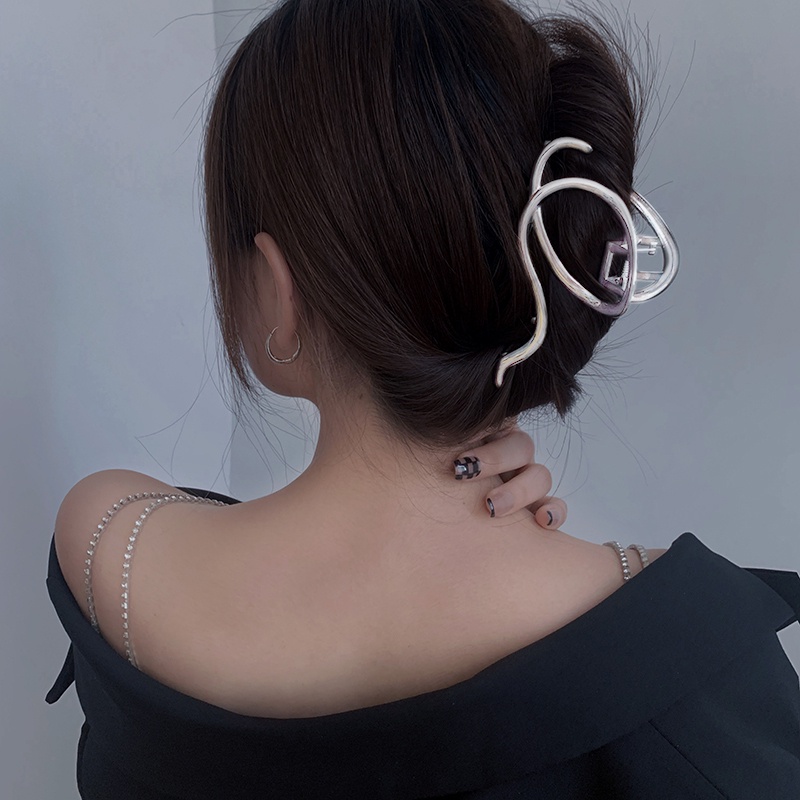 Kẹp Tóc Hình Cá Mập Rỗng Dễ Phối Đồ Thời Trang Cho Nữ