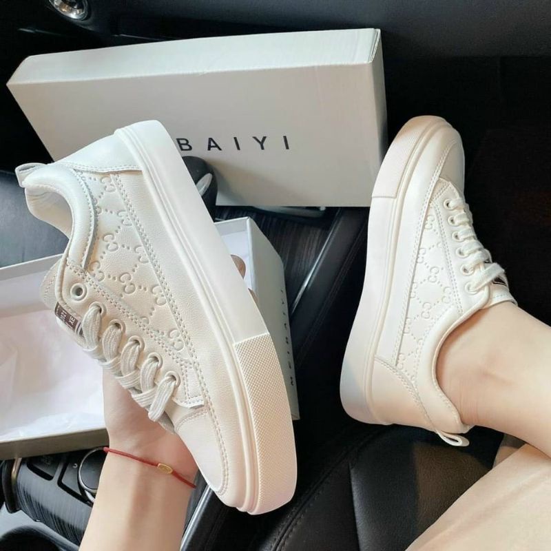 giày thể thao trắng hoa tiết gc