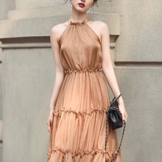 Váy cổ yếm