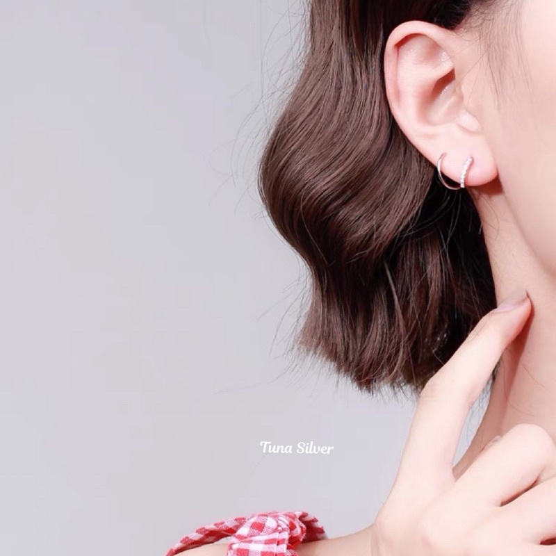 Khuyên tai xoắn gắn đá / Bông tai cá tính Bạc cao cấp _ 𝐂𝐚𝐦 𝐤𝐞̂́𝐭 𝐜𝐡𝐮𝐚̂̉𝐧 𝐁𝐚̣𝐜 _ TUNA SILVER