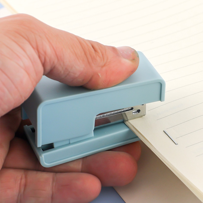 M&amp;g. Dụng Cụ Bấm Giấy Kèm Ghim Bấm Đa Năng ABS Màu Trơn