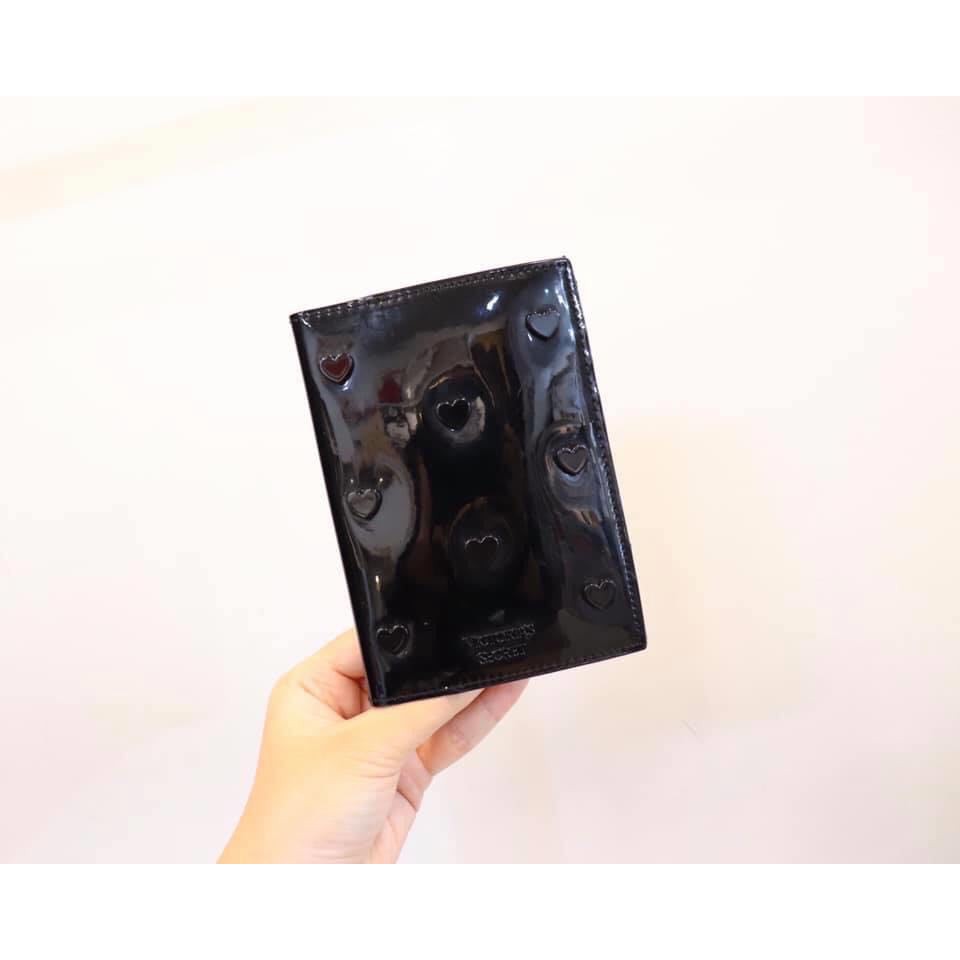 COVER PASSPORT VICTORIA SECRET