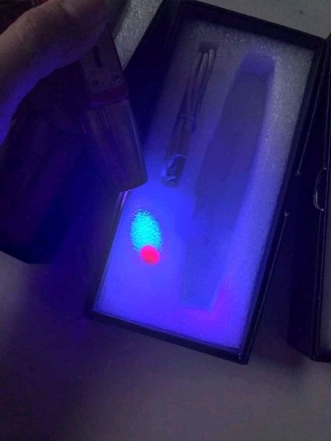 SHOPEE RẺ - Đèn pin siêu sáng soi đá 2 đầu 4 màu ánh sáng