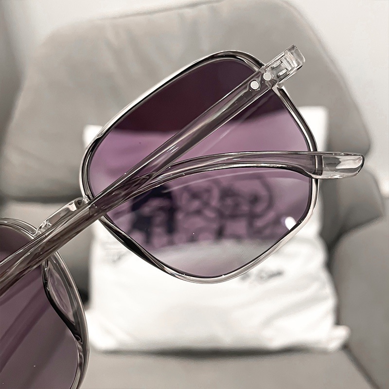 Kính Mát TR90 Gọng Lớn Thay Đổi Màu Chống Tia UV Mới Cho Nam Và Nữ